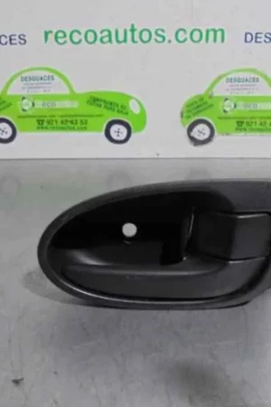 Solo Por Tiempo Limitado MANETA INTERIOR DELANTERA DERECHA 692050D900