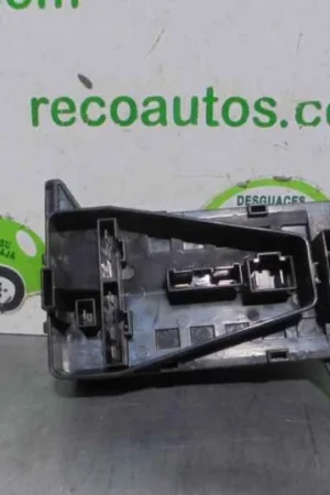 CAJA RELES / FUSIBLES YOE102830 Rebajas